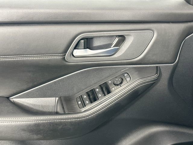 Used 2024 Nissan Rogue SV w/ SV Premium Package image 25