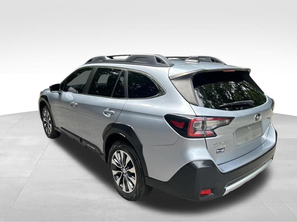 Used 2023 Subaru Outback Limited AWD/4WD image 3