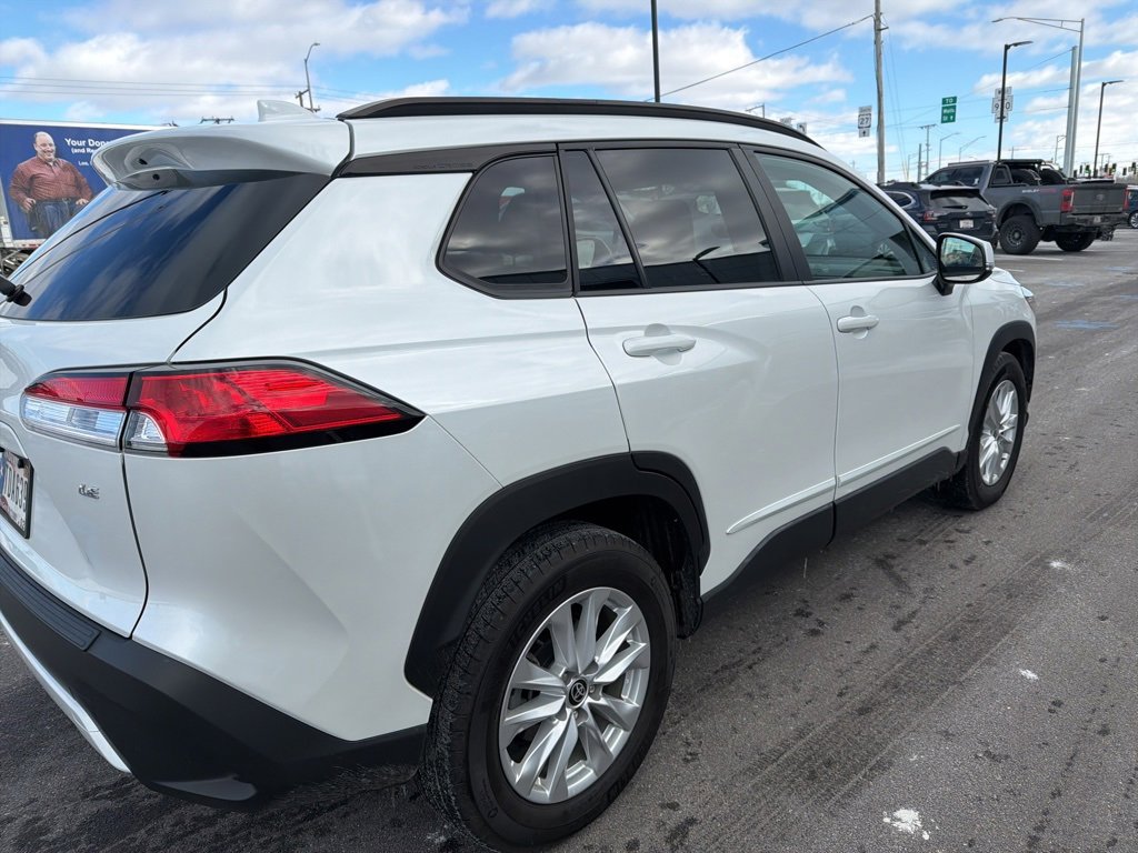 Used 2022 Toyota Corolla Cross LE image 2