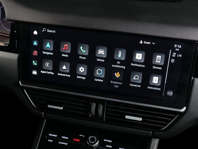 Certified 2023 Porsche Cayenne Platinum Edition image 17