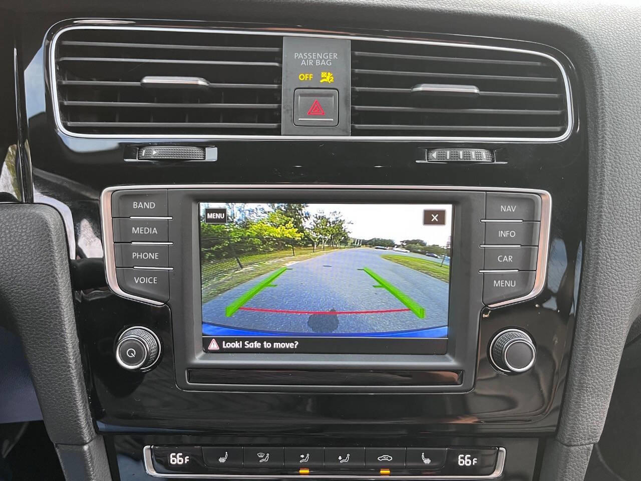 Used 2017 Volkswagen Golf R 4-Door image 29