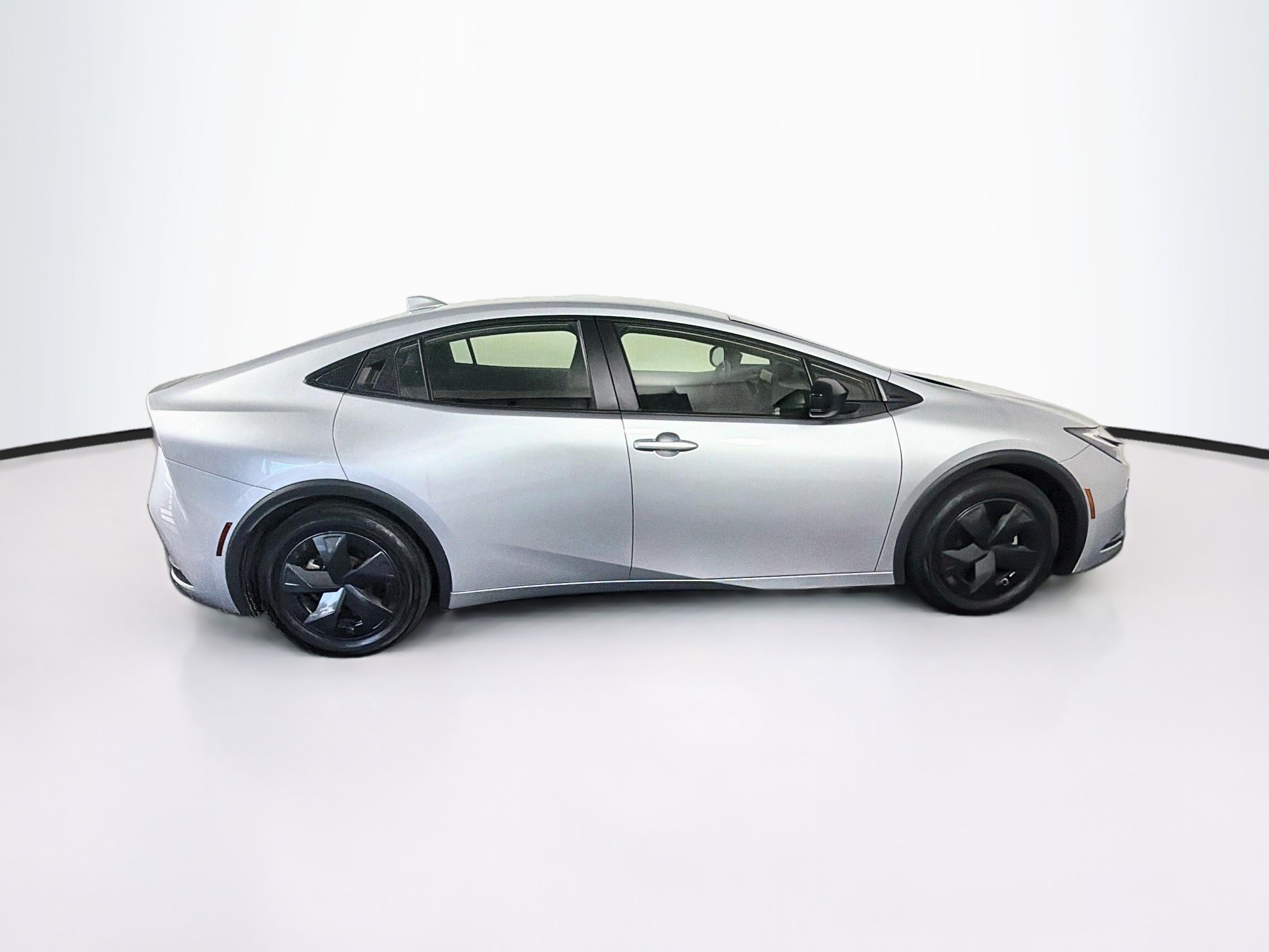 Used 2025 Toyota Prius LE FWD image 10