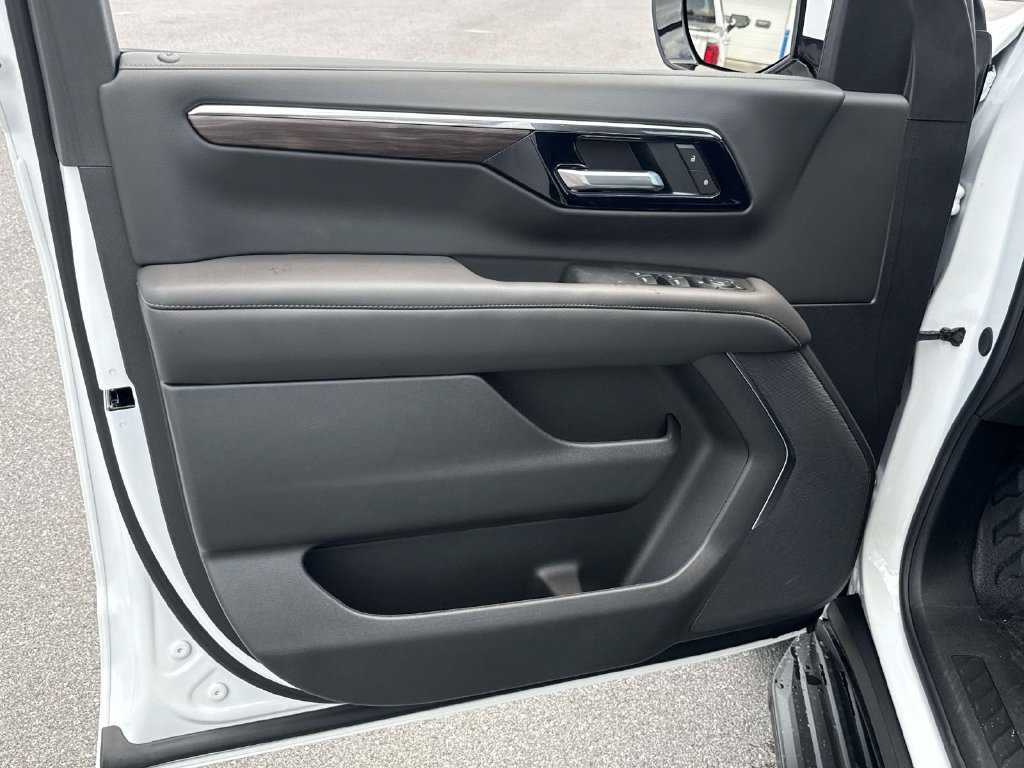 New 2026 Chevrolet Tahoe 4WD w/ 1FL Safety Package image 8