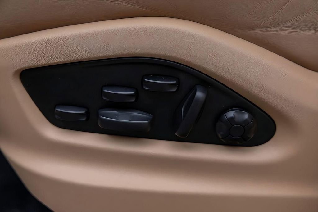 Used 2022 Porsche Cayenne Turbo image 22