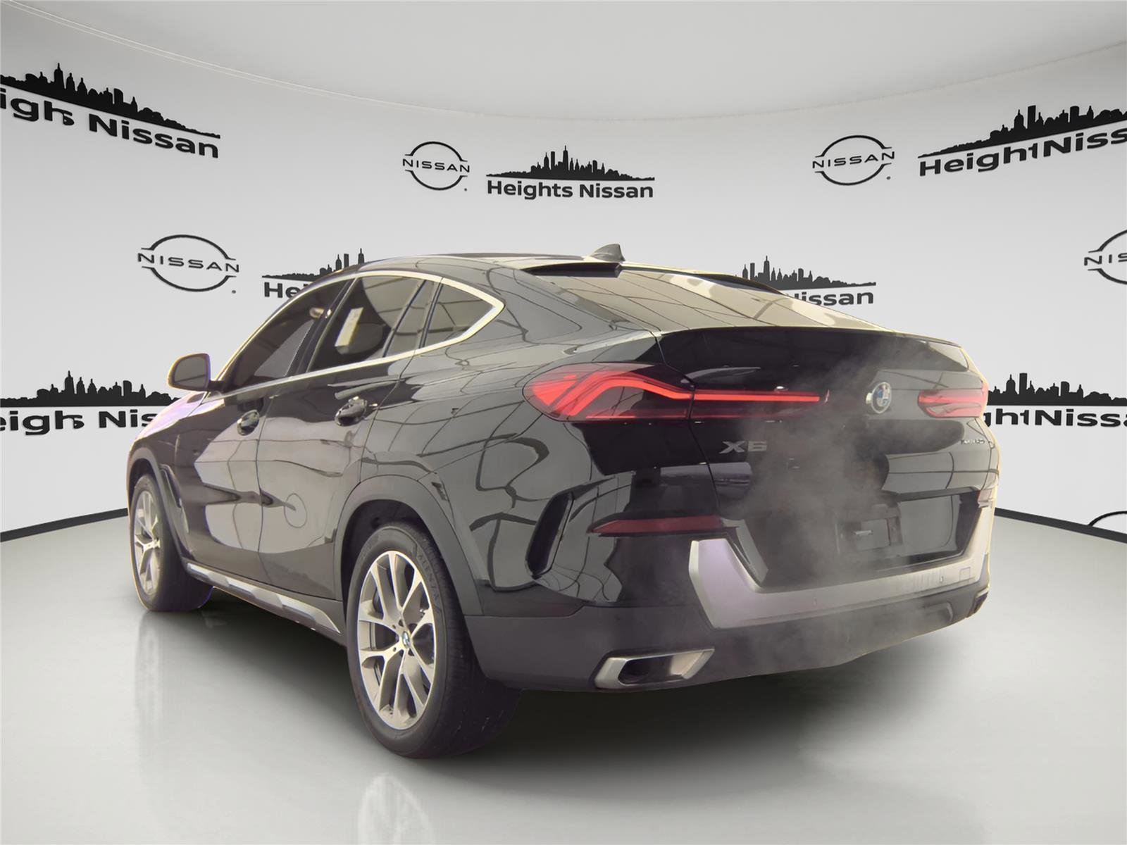 Used 2023 BMW X6 xDrive40i w/ Premium Package image 2