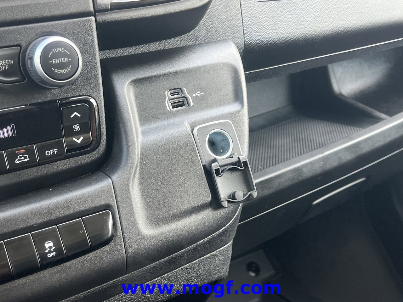 Used 2025 RAM ProMaster 2500 w/ Convenience Group image 10