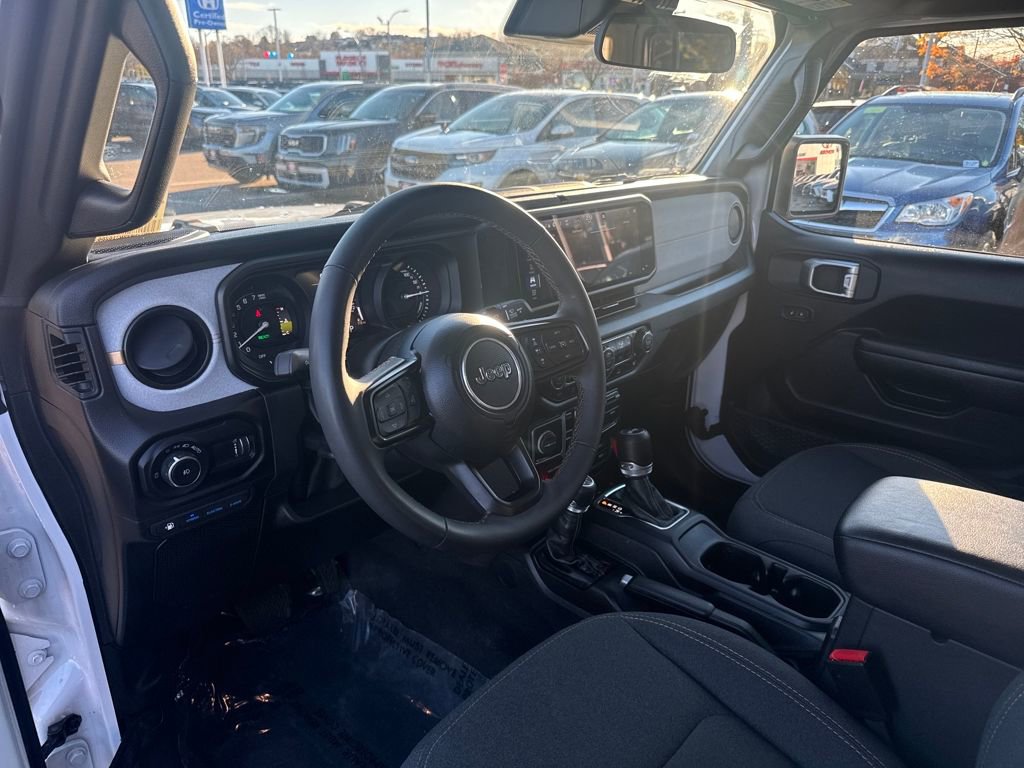 Used 2024 Jeep Wrangler Unlimited image 14