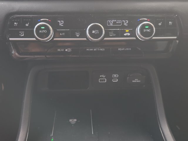 Used 2025 Honda Pilot Black Edition image 17