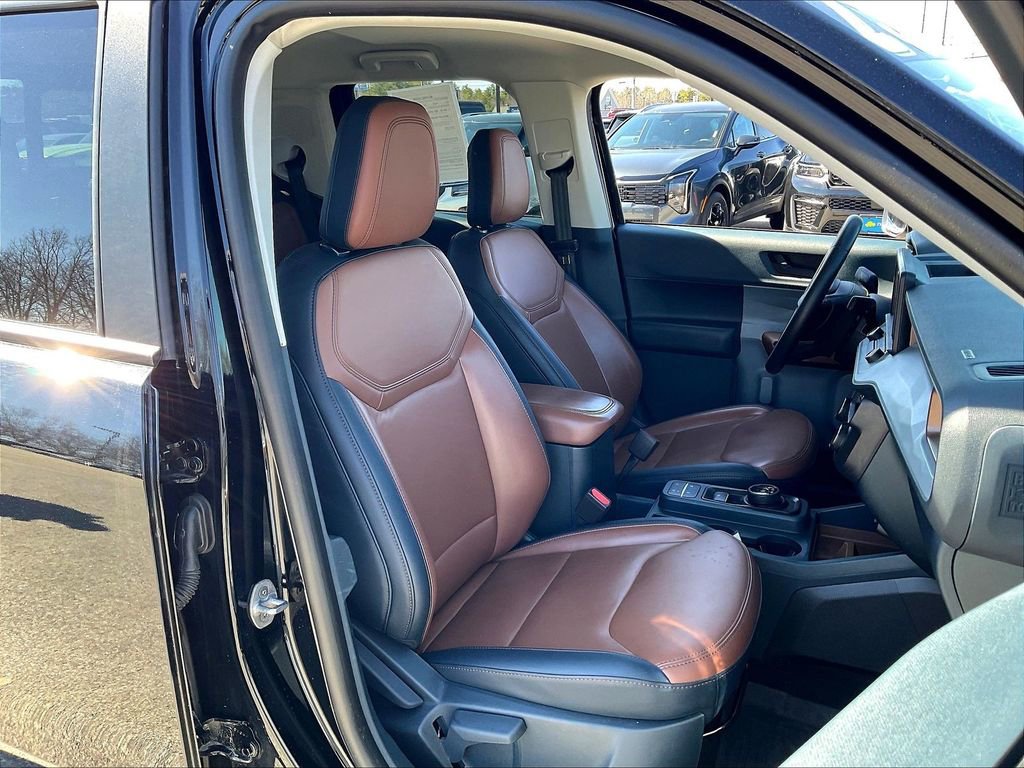 Used 2023 Ford Maverick Lariat w/ Lariat Luxury Package image 10