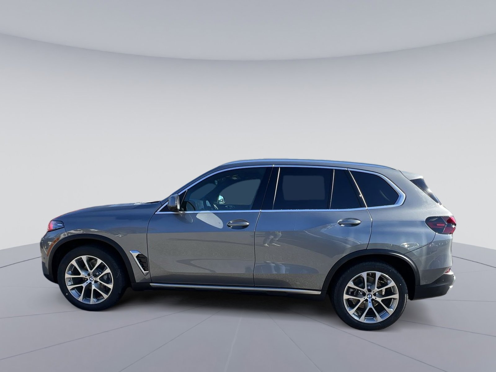 New 2026 BMW X5 xDrive40i w/ Premium Package image 2