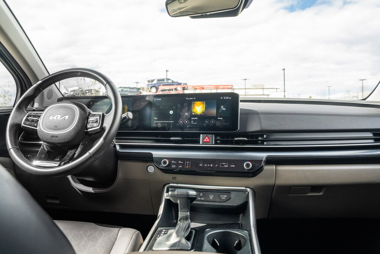 Used 2025 Kia Carnival image 24