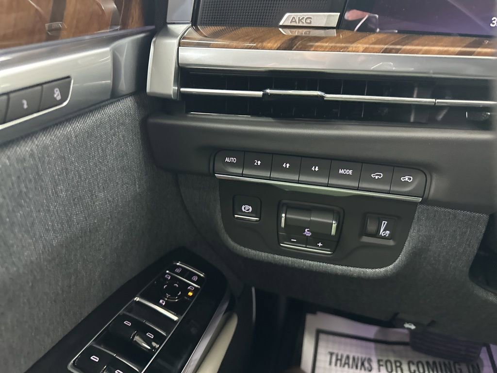 New 2026 Cadillac Escalade Platinum Sport w/ LPO, ONYX Package image 36