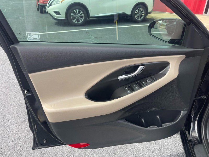 Used 2018 Hyundai Elantra GT image 19