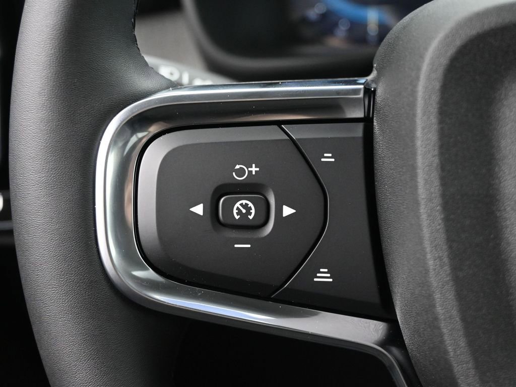 New 2025 Volvo XC40 B5 Ultra w/ Climate Package AWD/4WD image 12