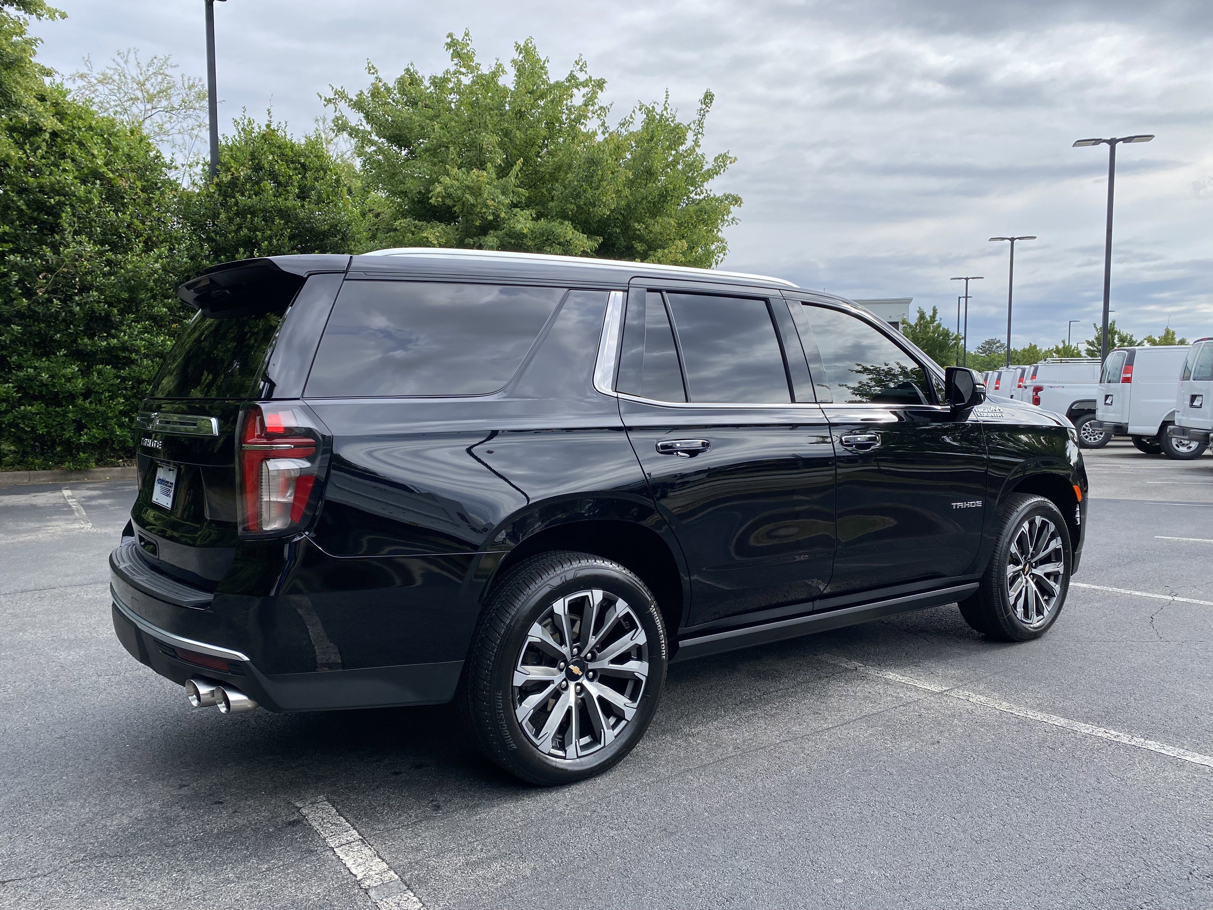 Used 2024 Chevrolet Tahoe High Country AWD/4WD image 9