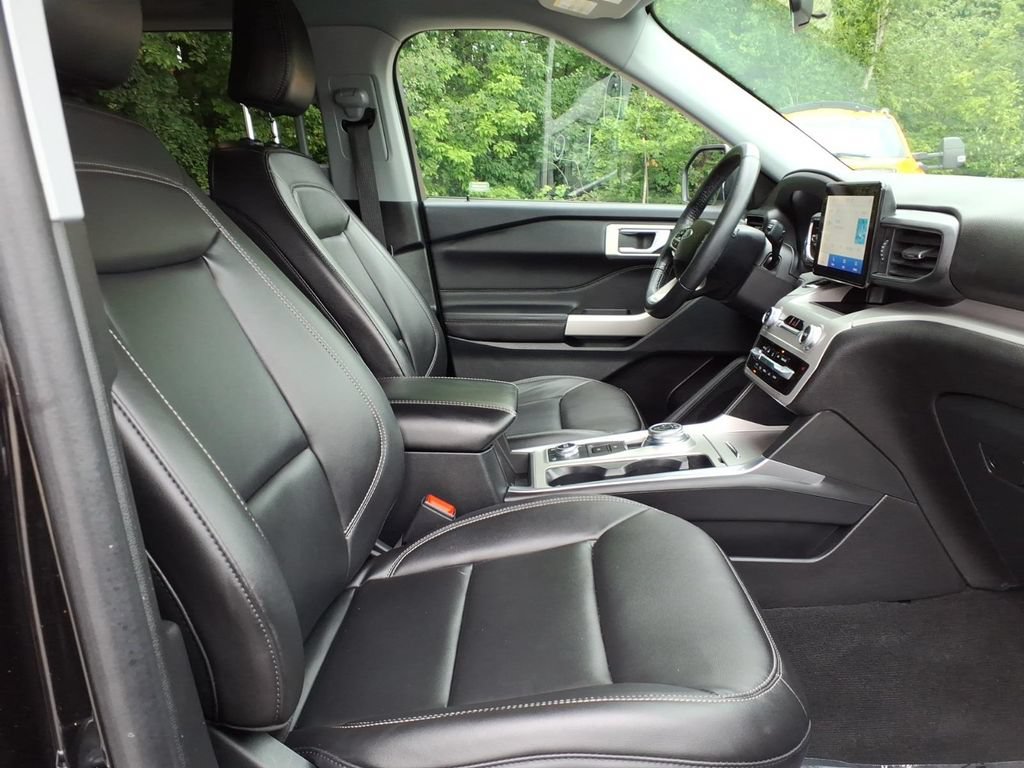 Certified 2023 Ford Explorer XLT w/ Equipment Group 202A AWD/4WD image 10