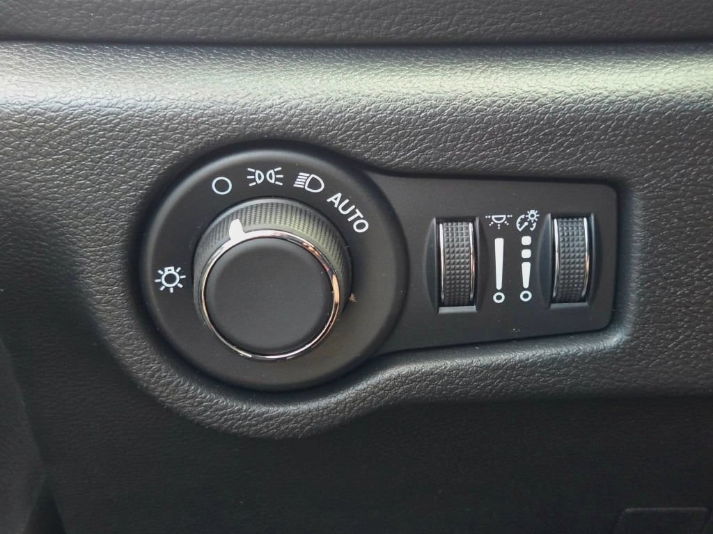New 2027 Chrysler Pacifica Select AWD/4WD image 29