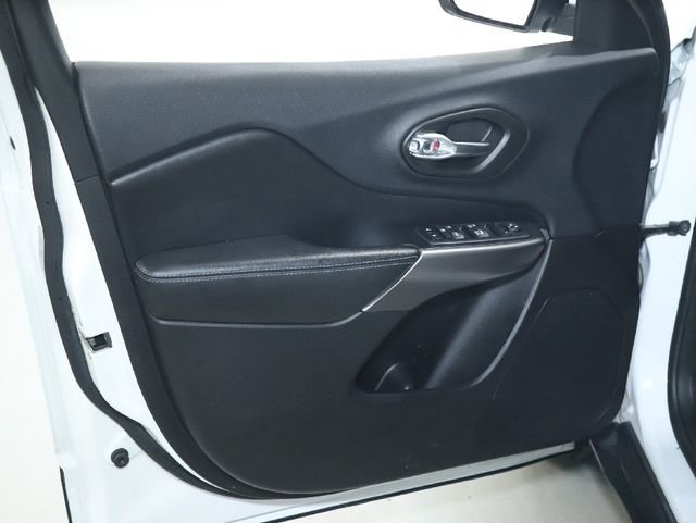 Used 2020 Jeep Cherokee Latitude Plus image 15