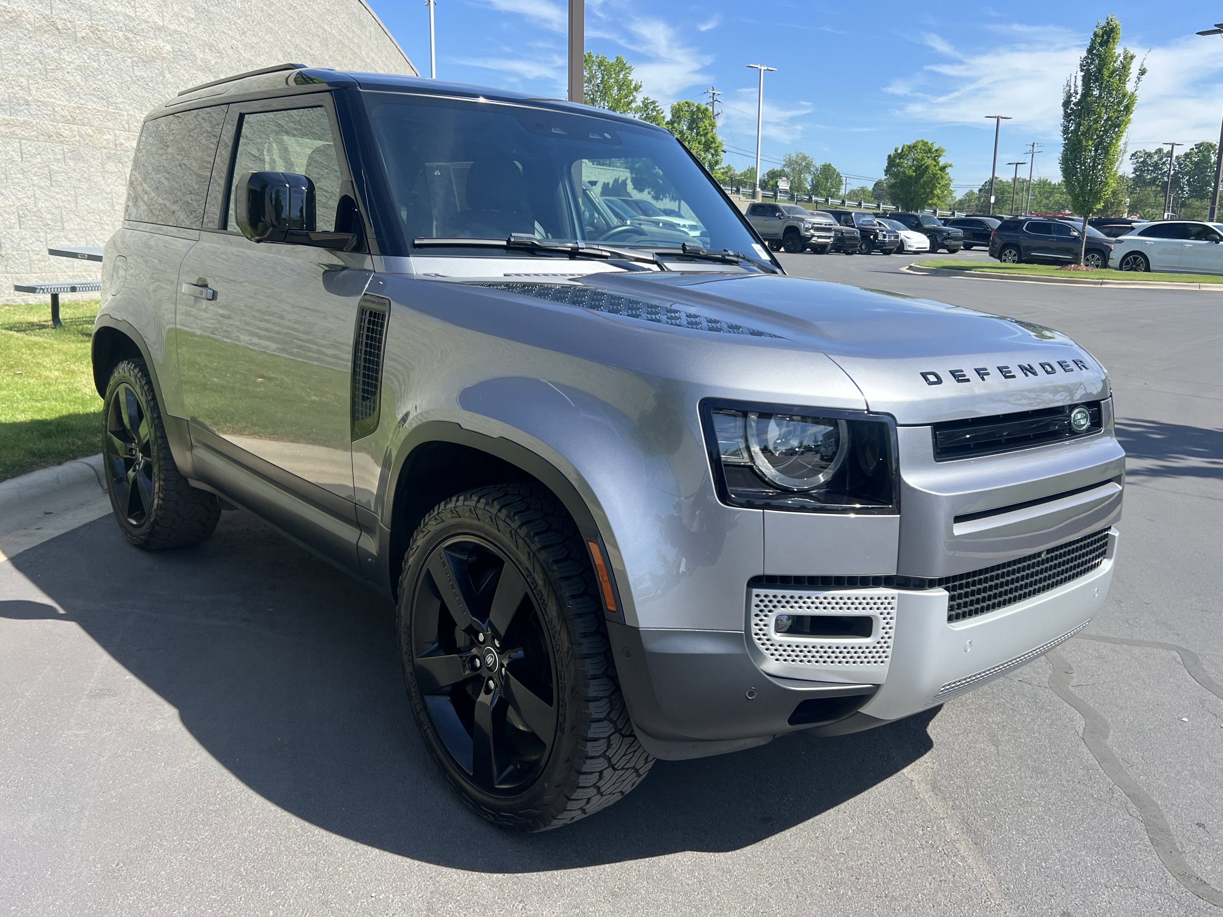 Certified 2023 Land Rover Defender 90 SE image 9