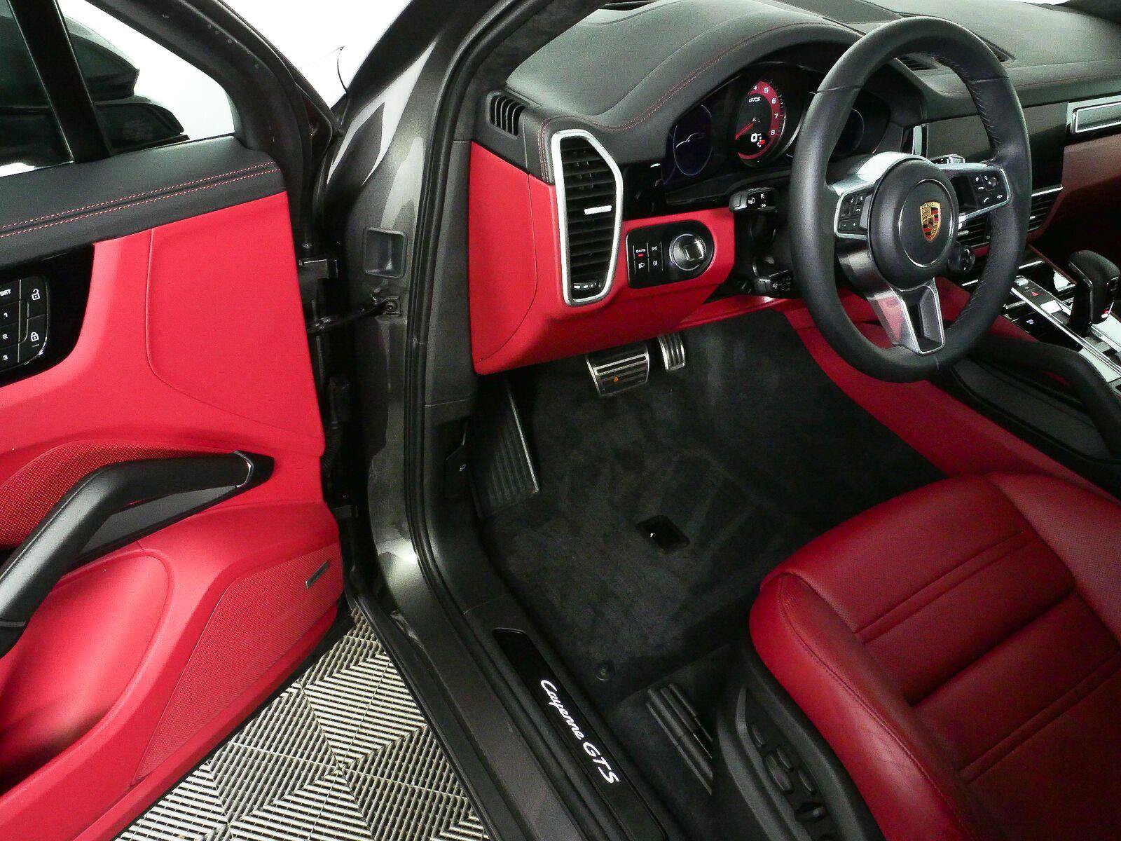 Used 2023 Porsche Cayenne GTS AWD/4WD image 8