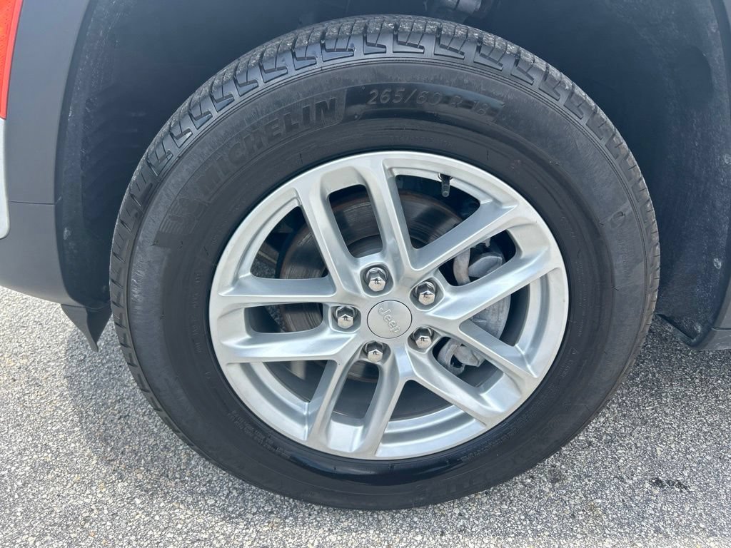 Used 2024 Jeep Grand Cherokee Laredo X w/ Luxury Tech Group I AWD/4WD image 19