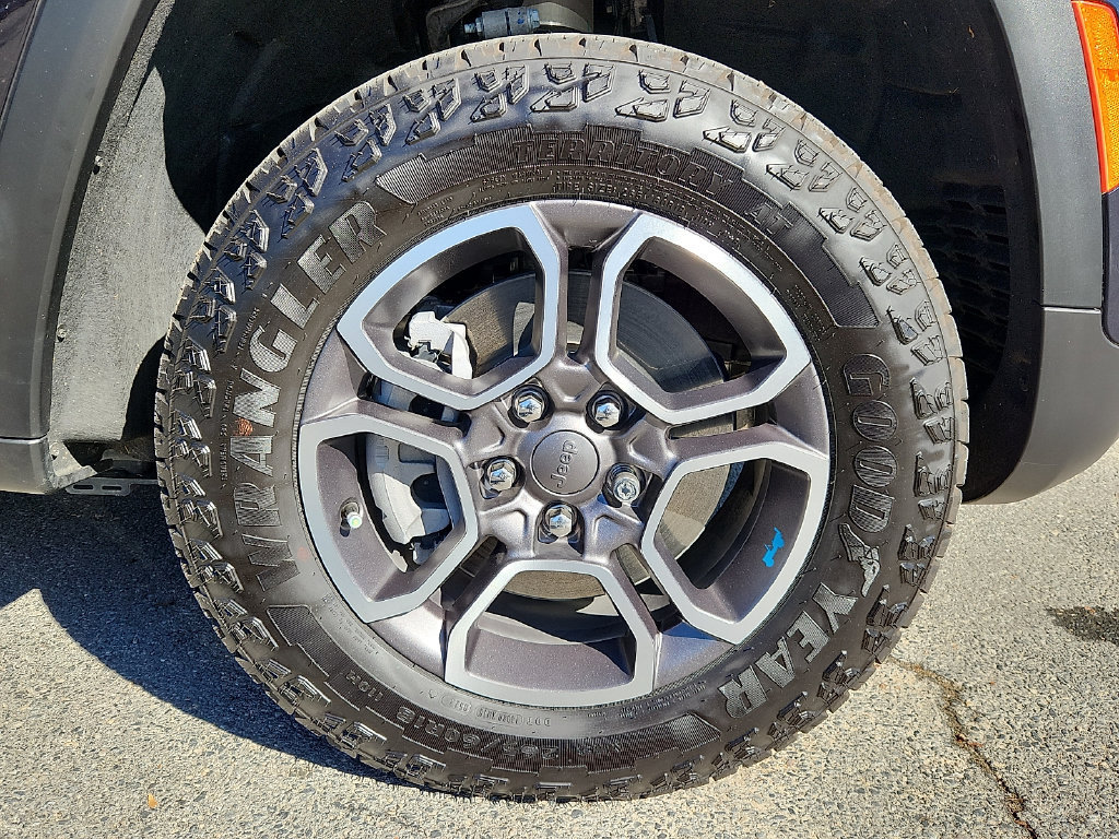 Used 2024 Jeep Grand Cherokee Trailhawk w/ Advanced Protech Group II AWD/4WD image 8