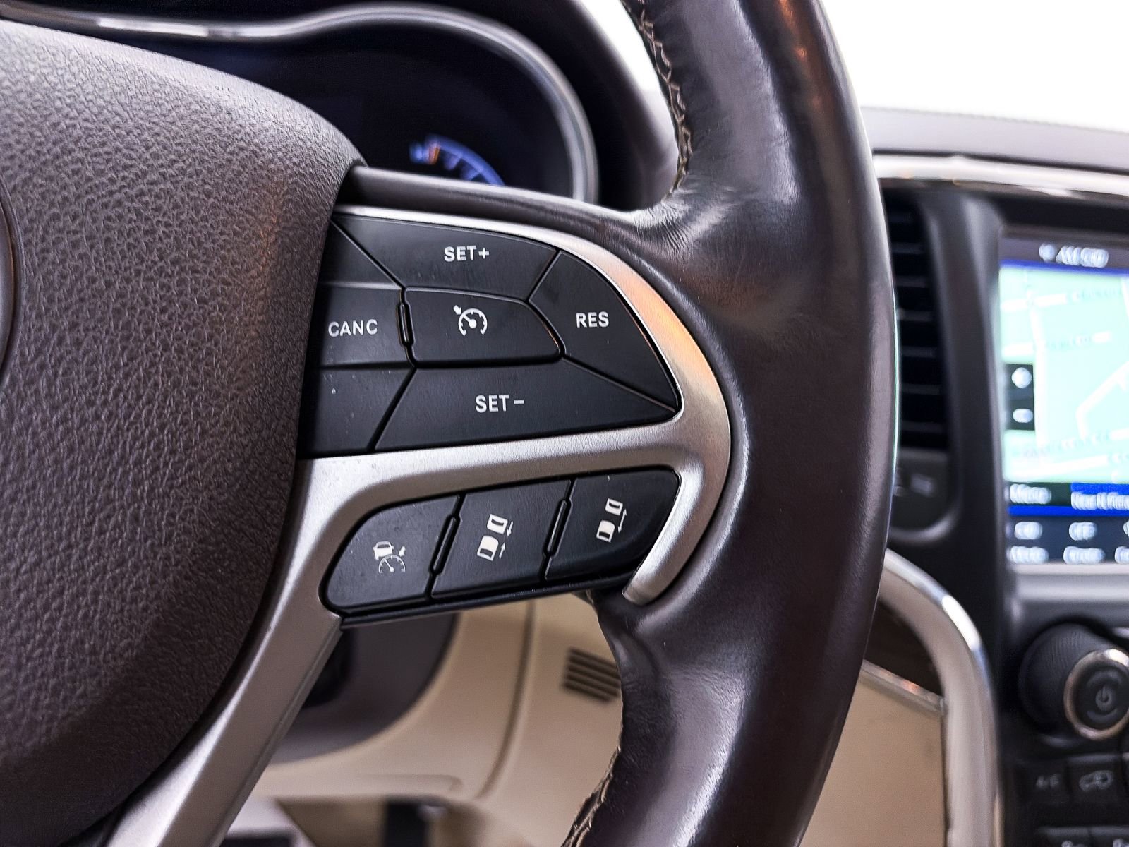 Used 2018 Jeep Grand Cherokee Overland image 32