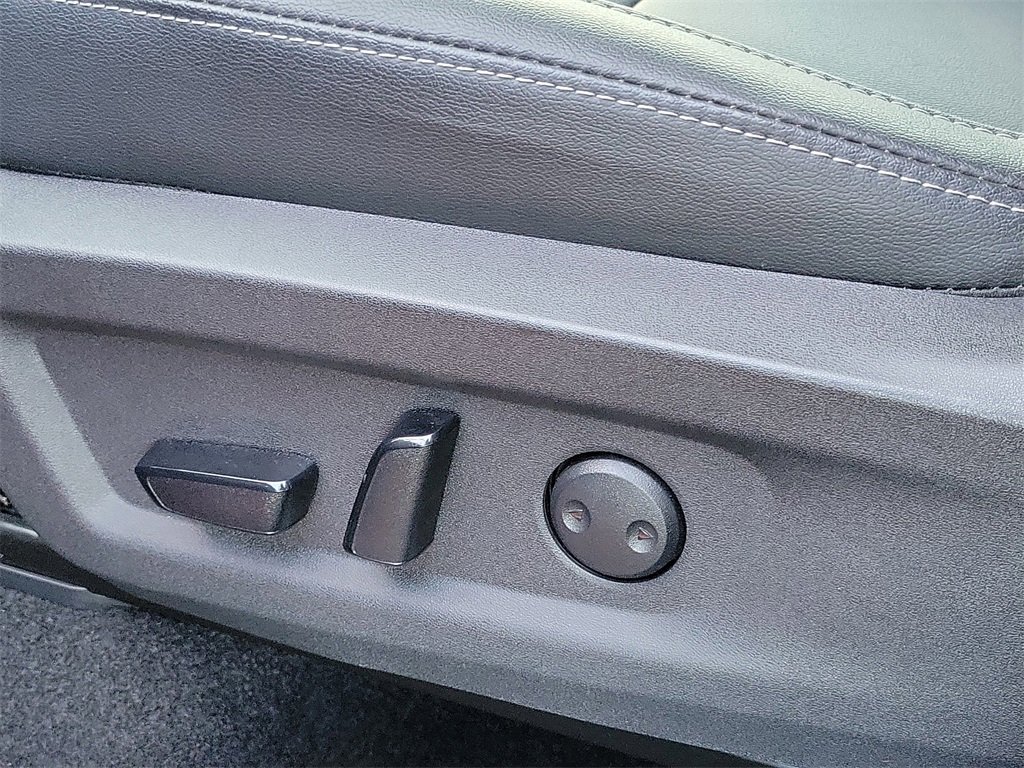 Certified 2025 Nissan Murano SV image 15