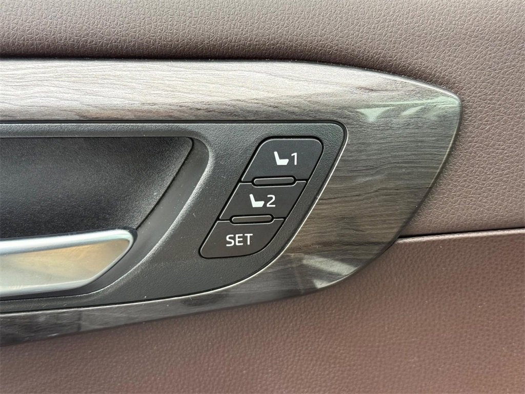 Used 2021 Toyota Highlander Limited image 16