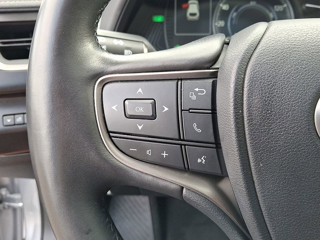 Used 2024 Lexus UX 250h AWD w/ Premium Package image 22