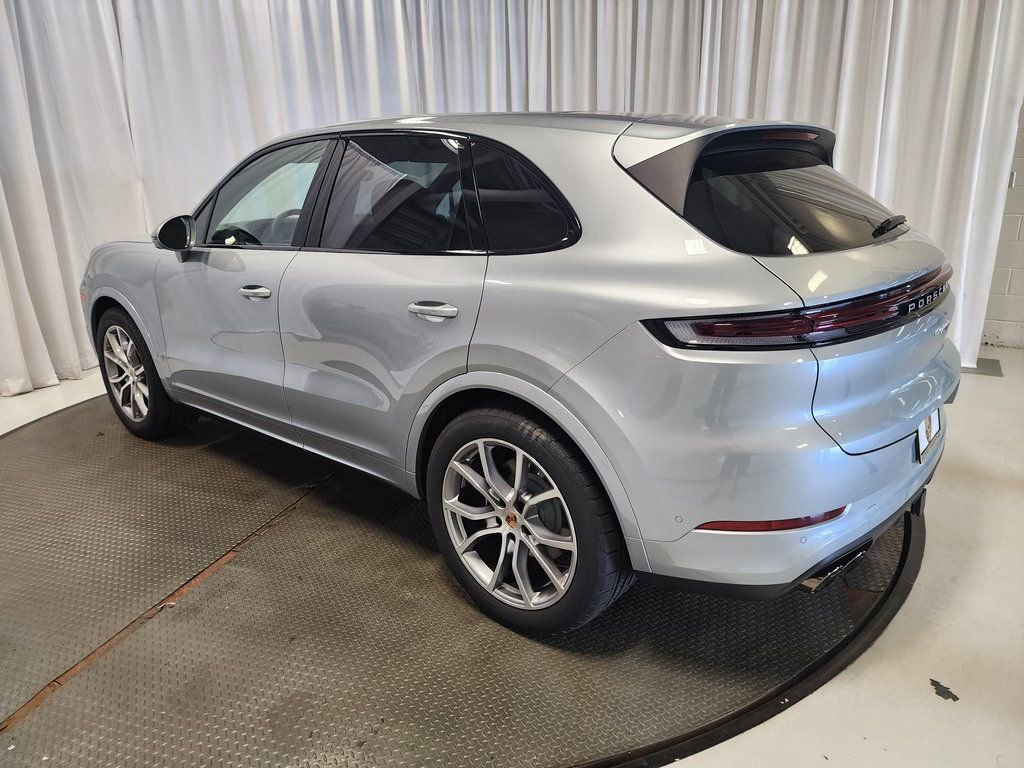 Certified 2025 Porsche Cayenne image 3