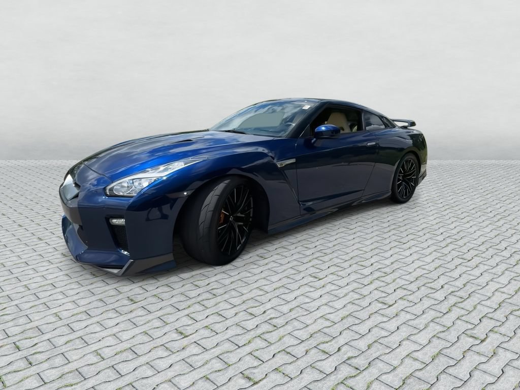 Used 2017 Nissan GT-R Premium w/ Premium Interior Package AWD/4WD image 4