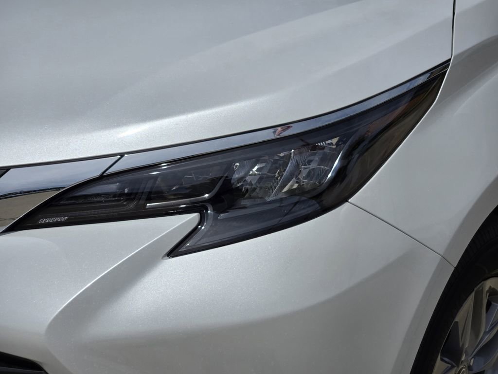 New 2026 Toyota Sienna XLE FWD image 5