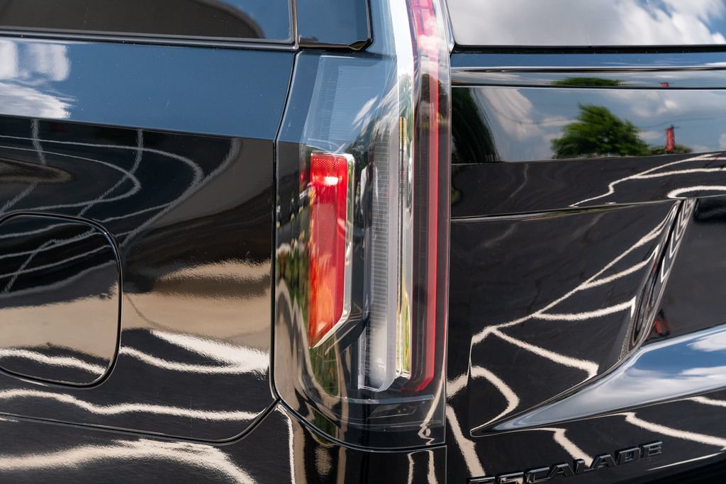 Used 2023 Cadillac Escalade ESV V w/ LPO, ONYX Package AWD/4WD image 19