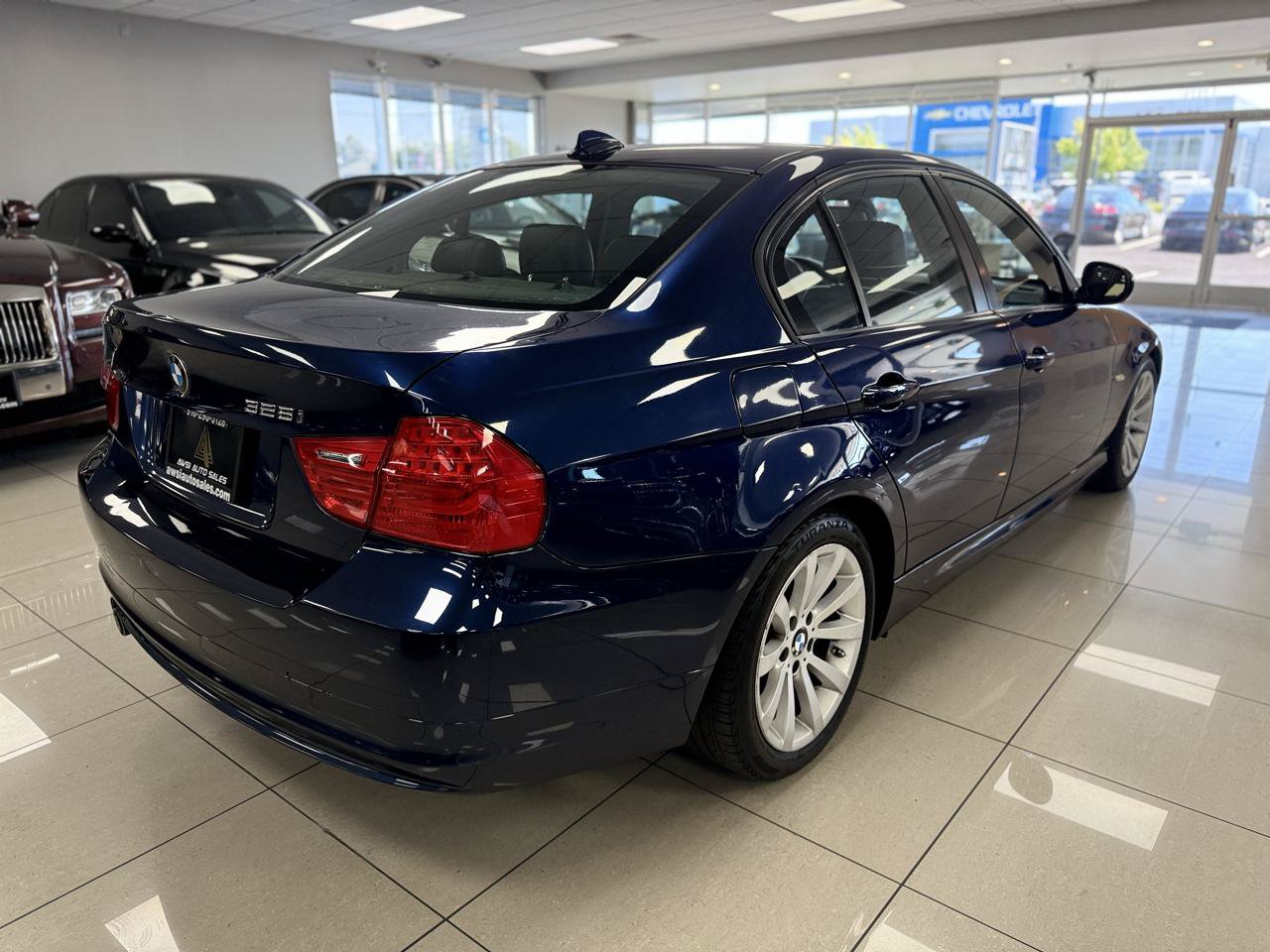 Used 2011 BMW 328i Sedan RWD image 2