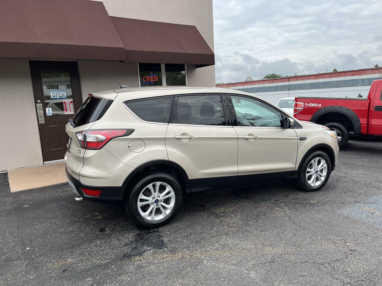 Used 2017 Ford Escape SE AWD/4WD image 7