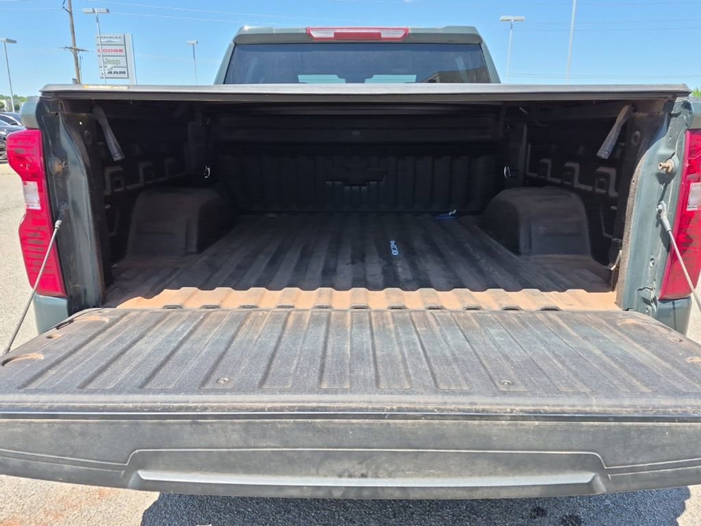 Used 2025 Chevrolet Silverado 1500 Custom Trail Boss w/ Dark Appearance Package AWD/4WD image 13