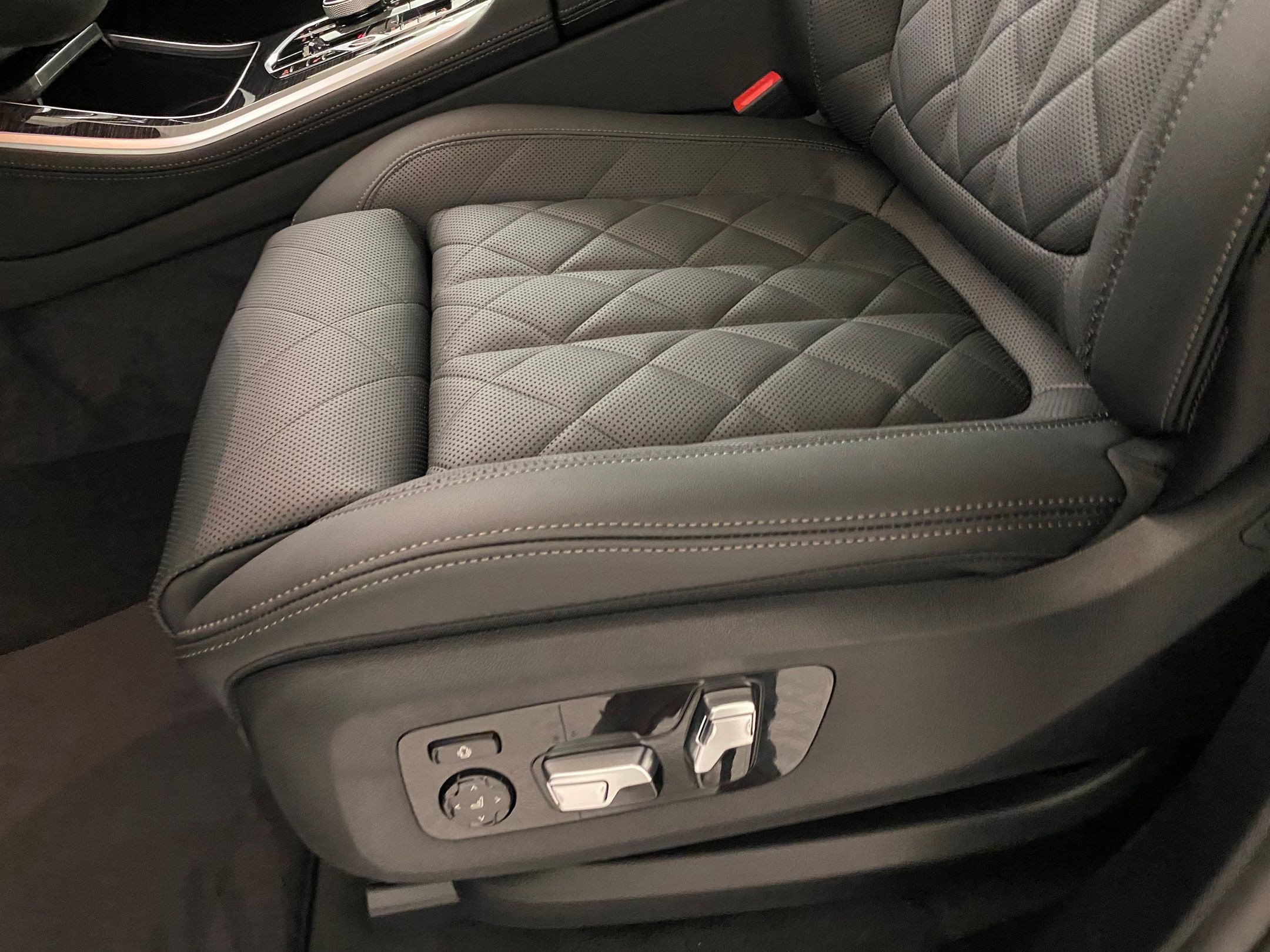 Used 2026 BMW X5 M60i image 12