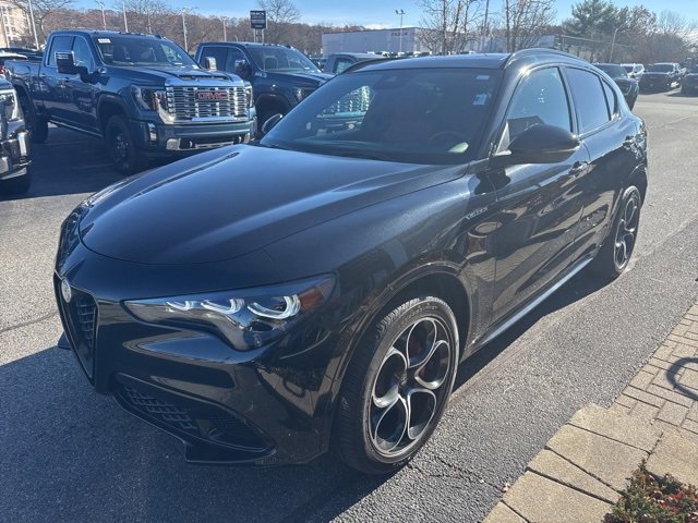 Used 2024 Alfa Romeo Stelvio Veloce image 3