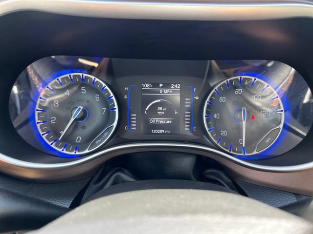 Used 2019 Chrysler Pacifica Touring-L FWD image 19