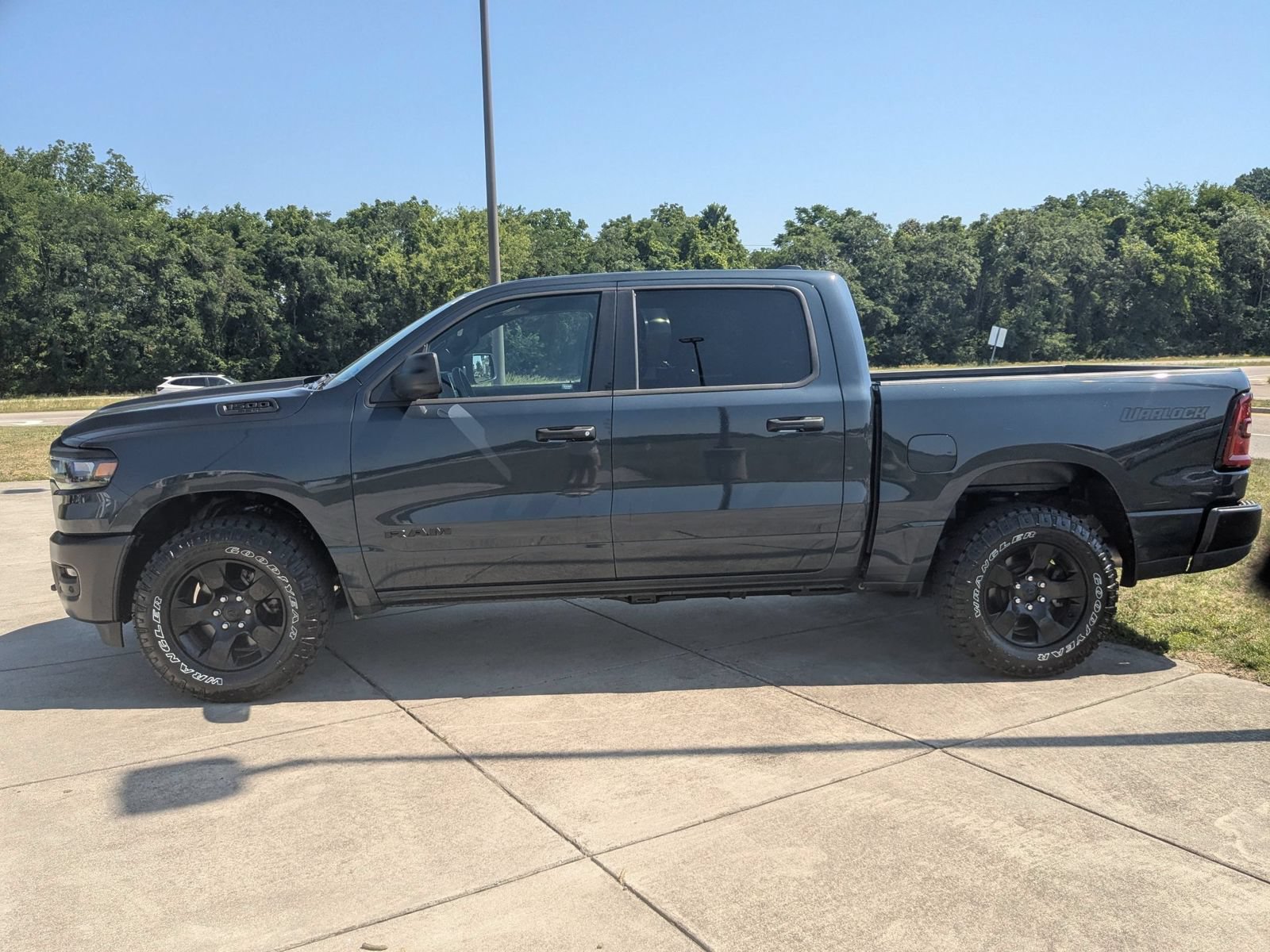 Used 2025 RAM 1500 Warlock AWD/4WD image 6
