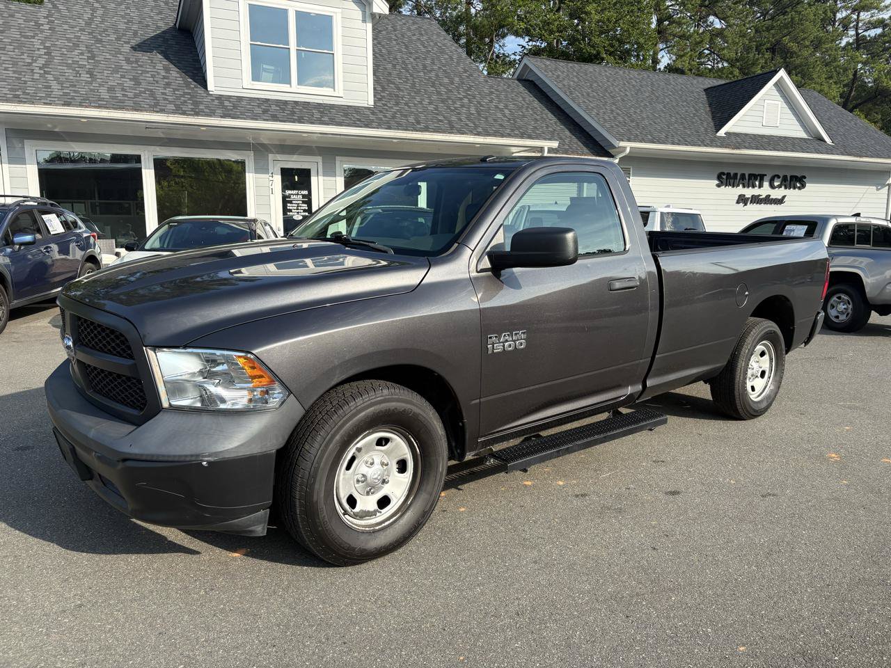 Used 2018 RAM 1500 Express RWD image 1