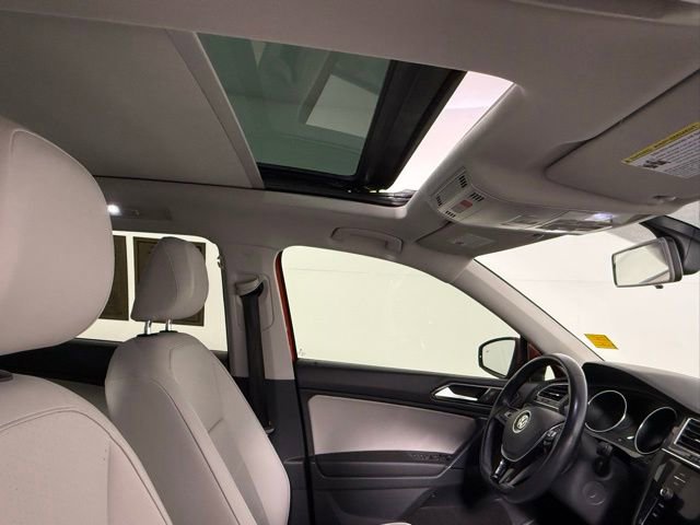 Used 2018 Volkswagen Tiguan SE w/ Panoramic Sunroof Package FWD image 55