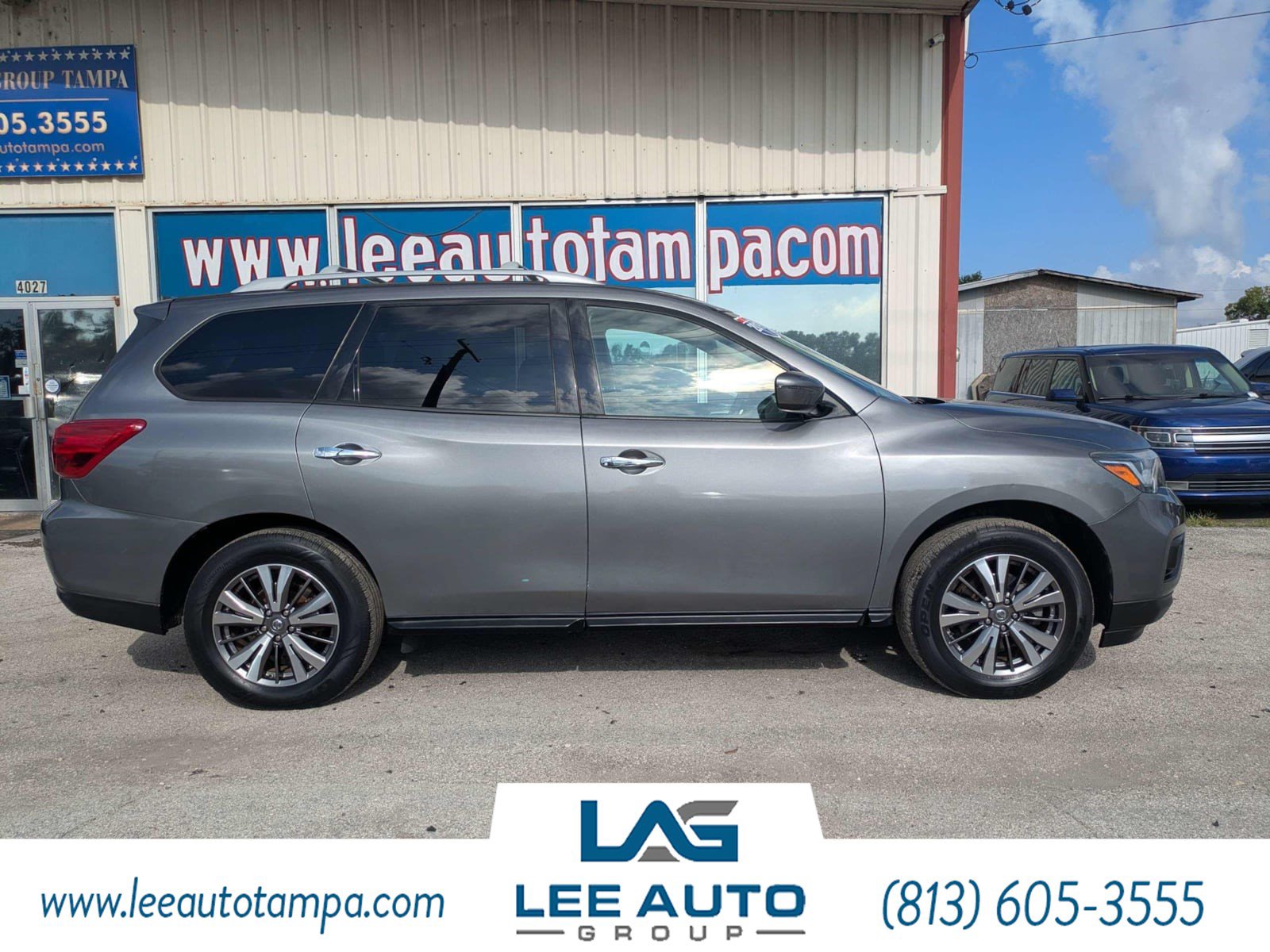 Used 2019 Nissan Pathfinder S AWD/4WD image 2