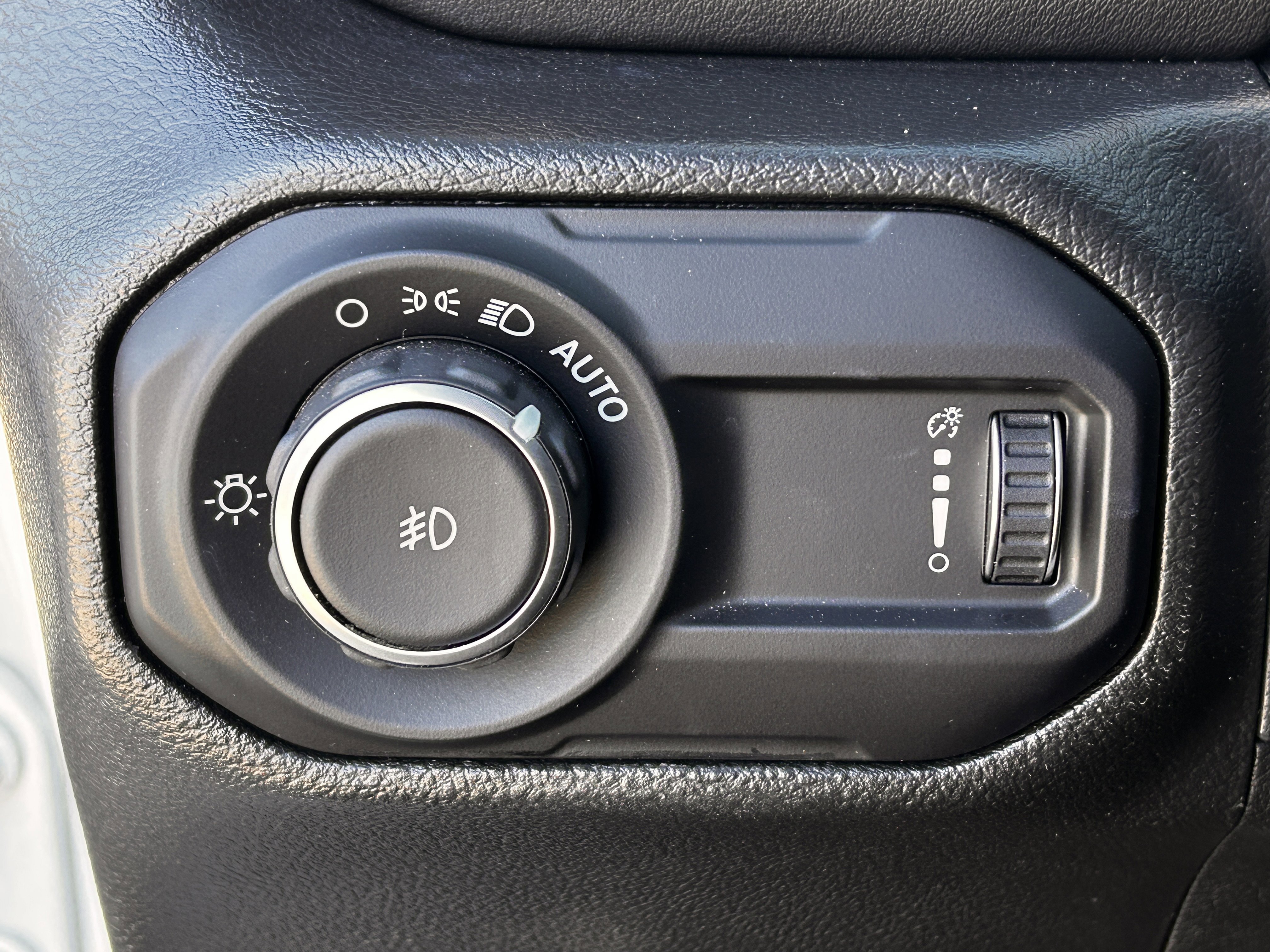 Certified 2023 Jeep Wrangler Sahara w/ Cold Weather Group AWD/4WD image 28