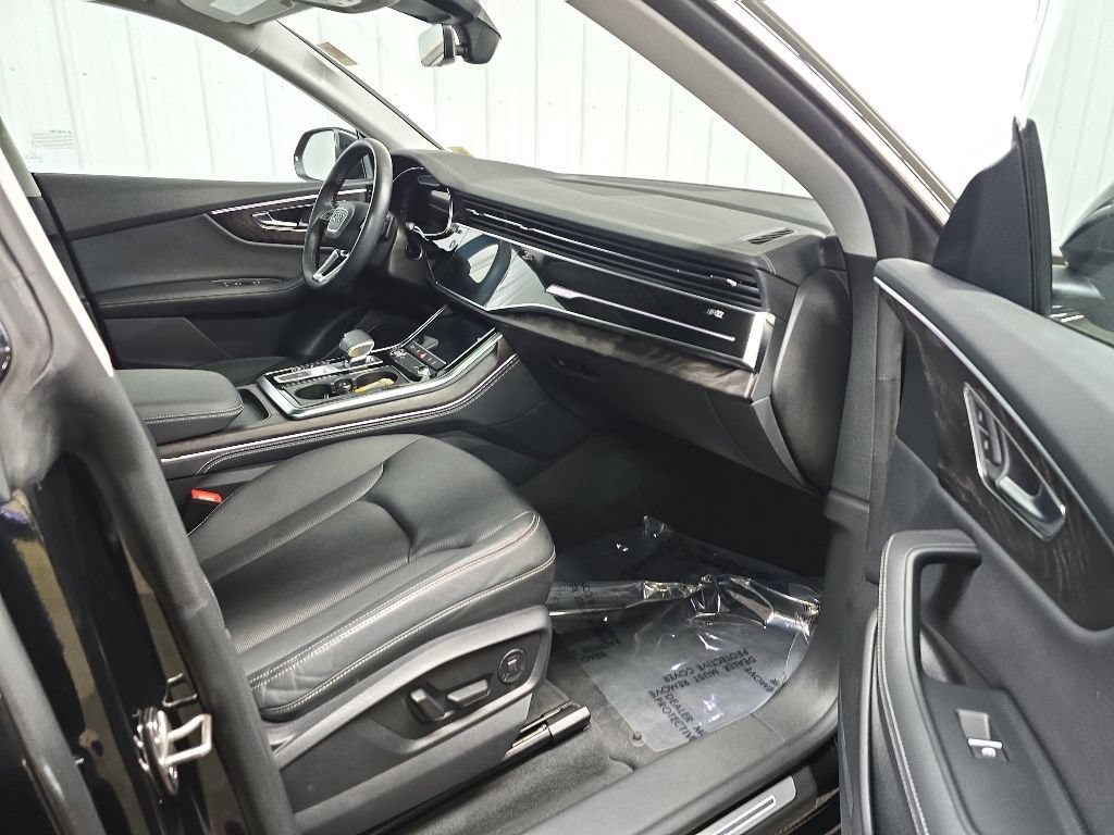 Used 2023 Audi Q8 Premium Plus w/ Premium Plus Package AWD/4WD image 16