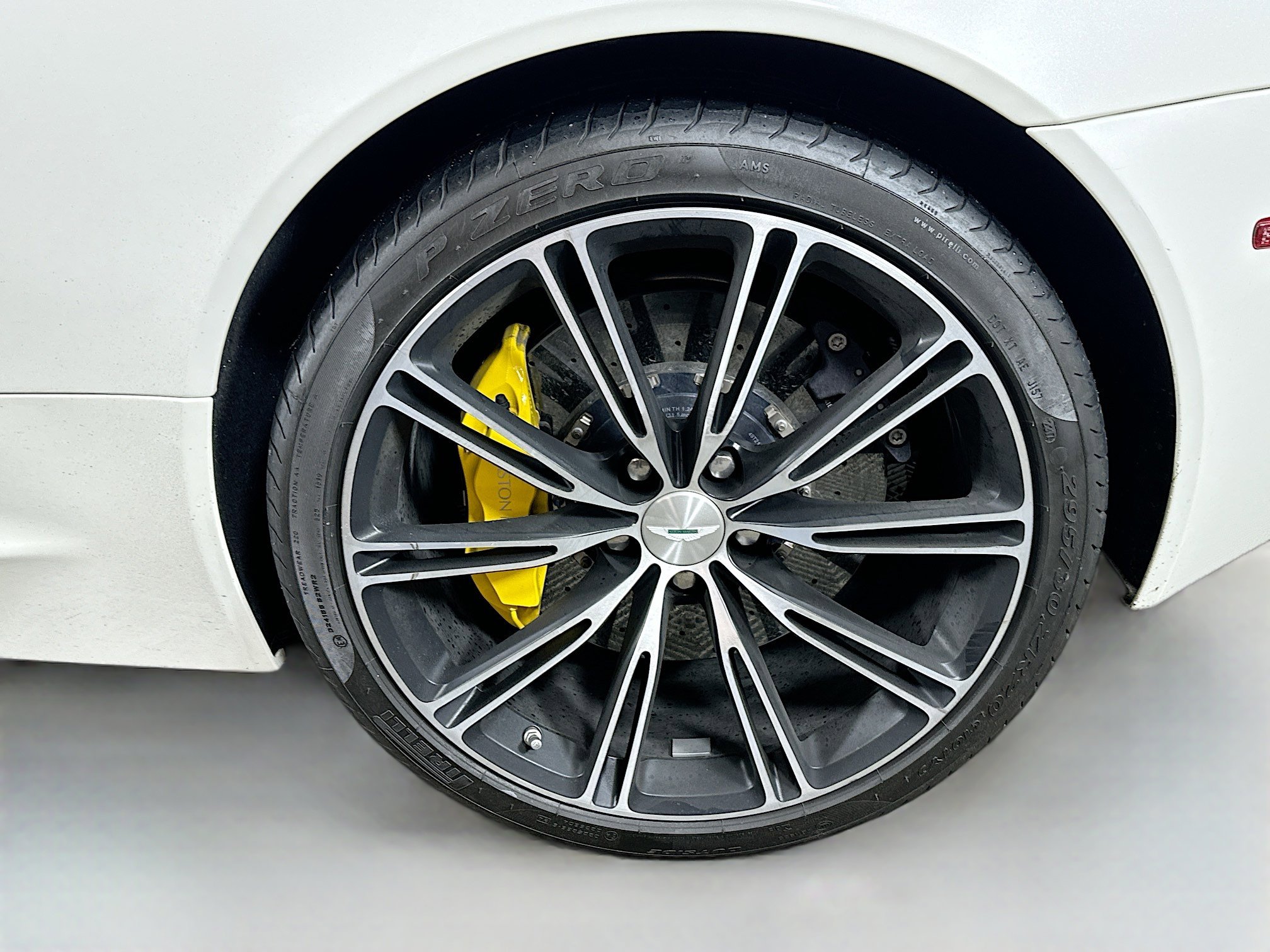 Used 2015 Aston Martin DB9 Volante image 29