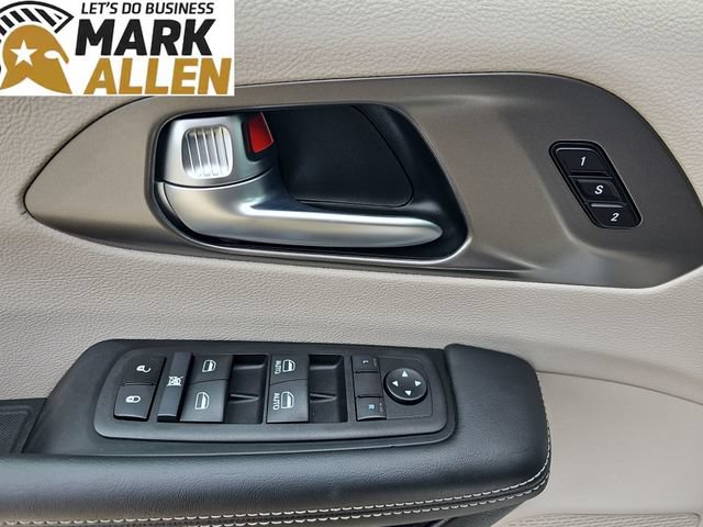 Used 2024 Chrysler Pacifica Touring-L FWD image 23
