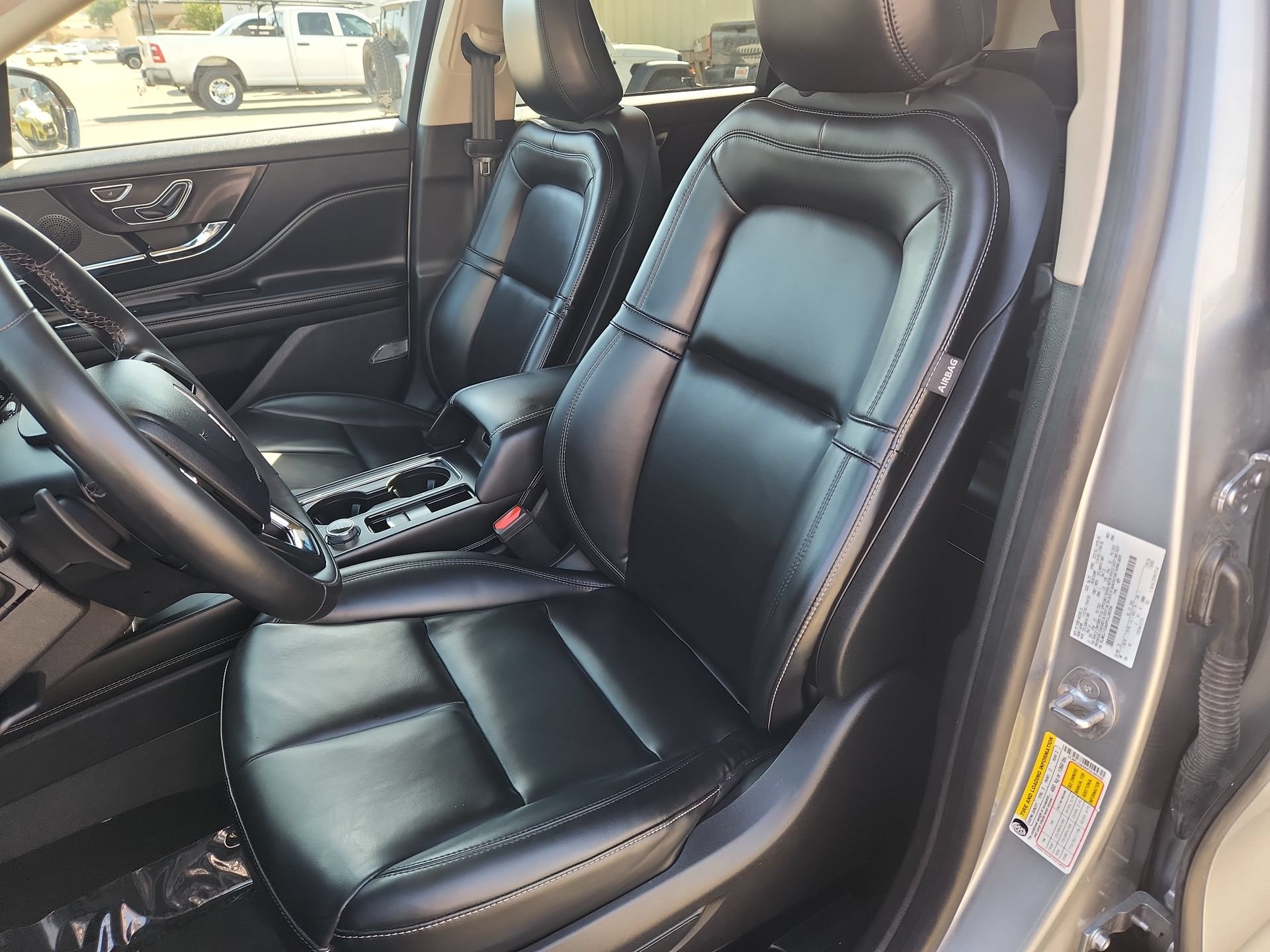 Used 2023 Lincoln Corsair AWD image 13
