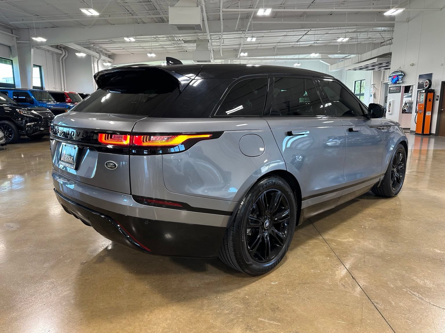 Used 2022 Land Rover Range Rover Velar R-Dynamic S AWD/4WD image 8